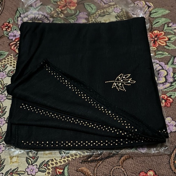 Hijab Jersey Material Black with sparkle leaf design made in Dubai UAE - Picture 4 of 7